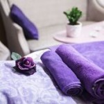 Palveluihin kuuluvat hemmottelevat hieronnat .